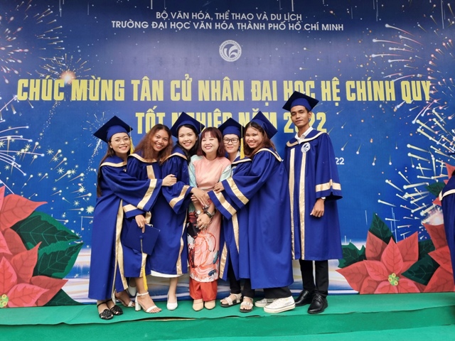 Bế giảng và phát bằng tốt nghiệp cho tân cử nhân ngành Văn hóa các dân tộc thiểu số Việt Nam khóa 2018-2022