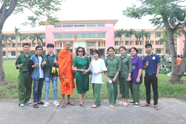 Thăm sinh viên năm nhất (khóa 2021- 2025) học giáo dục quốc phòng 