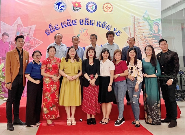 Sắc màu văn hóa lần thứ 12 sân chơi phối hợp trong và ngoài trường
