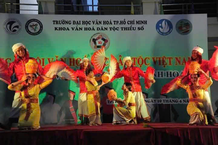 SINH VIÊN CHÚNG EM PHẤN KHỞI, HÁO HỨC CHỜ ĐỢI CHƯƠNG TRÌNH “NGÀY VĂN HOÁ CÁC DÂN TỘC VIỆT NAM” NĂM 2025 SẮP DIỄN RA TẠI TRƯỜNG ĐẠI HỌC VĂN HOÁ THÀNH PHỐ HỒ CHÍ MINH
