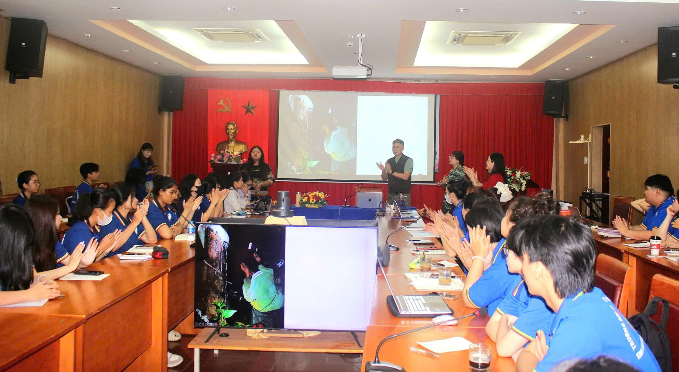 Nói chuyện chuyên đề: Đa dạng sinh học - văn hóa: bảo tồn và phát huy trong bối cảnh văn hóa tộc người ở Việt Nam