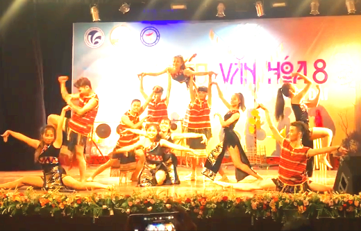 CHUẨN BỊ CHƯƠNG TRÌNH SẮC MÀU VĂN HÓA LẦN IX “HƯƠNG SẮC HOA BAN”