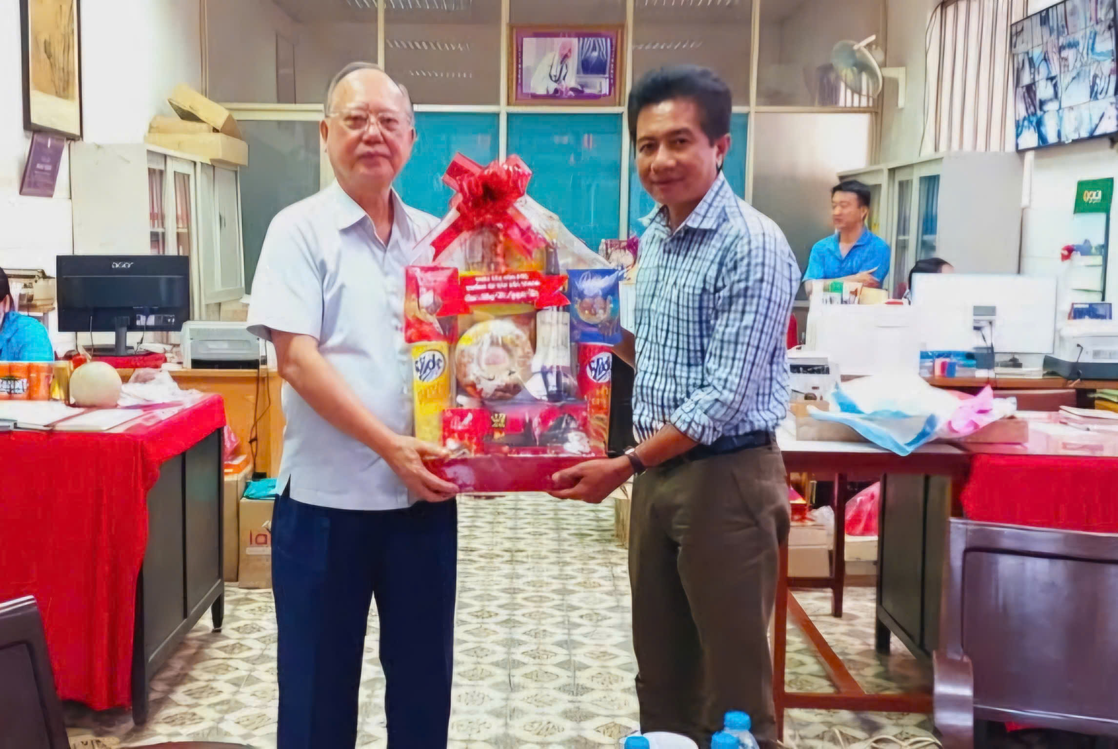 Khoa Văn hoá Dân tộc chúc Tết Nguyên Tiêu Hội quán Tuệ Thành