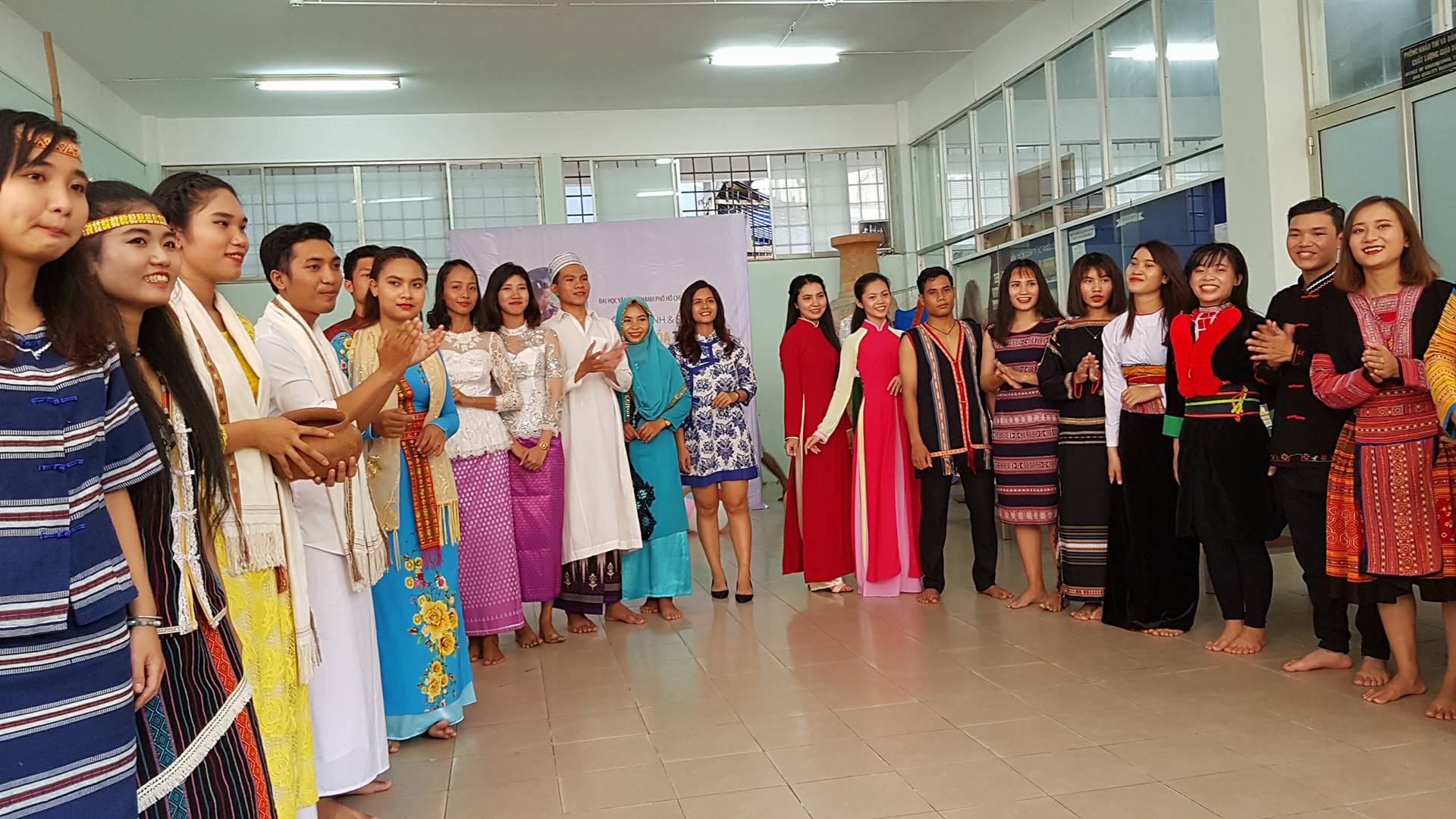 Triển lãm sách và hình ảnh về văn hóa tộc người Việt Nam năm 2018