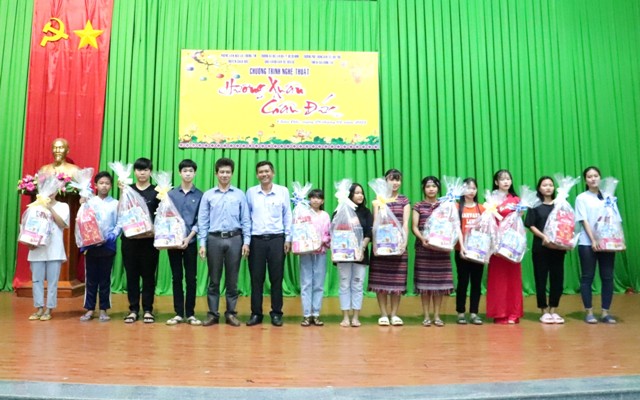 Chương trình giao lưu “Hương xuân Châu Đức” giữa sinh viên khoa Văn hóa dân tộc thiểu số và học sinh trường PTDT nội trú tỉnh Bà Rịa - Vũng Tàu 