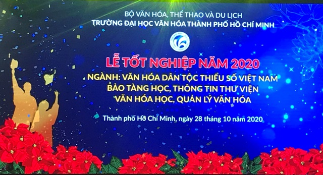 Lễ tốt nghiệp của sinh viên ngành Văn hóa các dân tộc thiểu số Việt Nam năm 2020