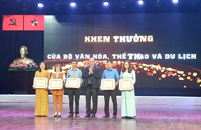 Tập thể và cá nhân khoa Văn hóa dân tộc thiểu số nhận Bằng khen của Bộ Văn hóa, Thể thao và Du lịch 